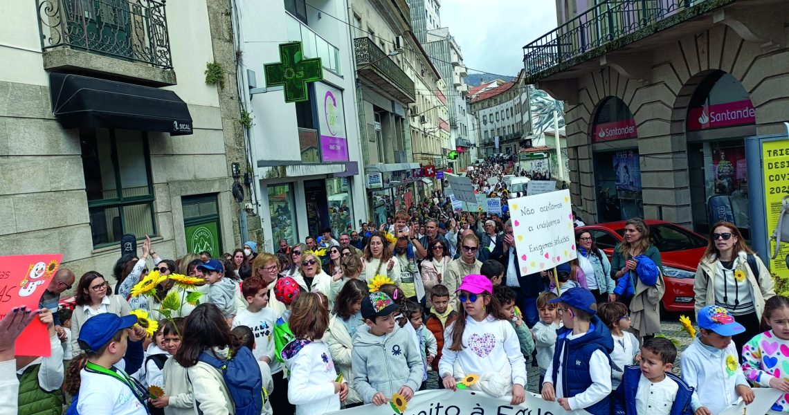 12 - bolinha de neve 1 (ana ribeiro rodrigues)(1)