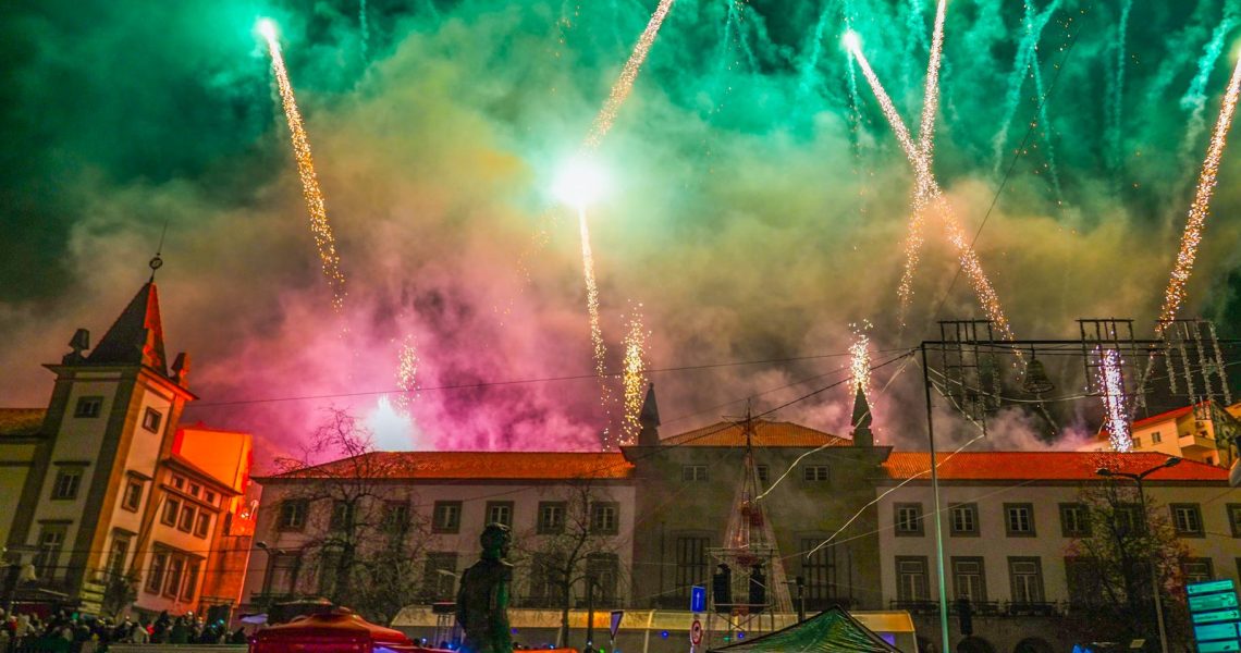 125_COVILHÃ RECEBE 2026 COM FESTA NA PRAÇA DO MUNICÍPIO - ARQUIVO
