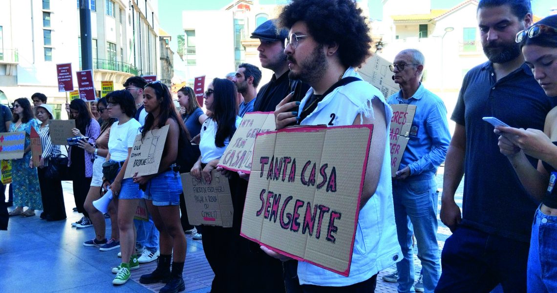 3 - manif habitação (carolina bicho fernandes)