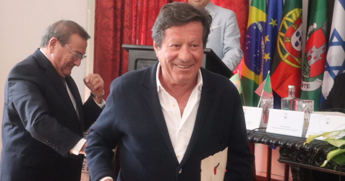 joaquim de almeida (JA)