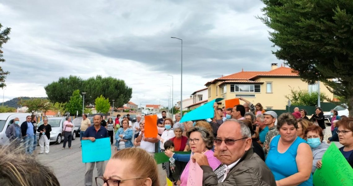 manifestação caria