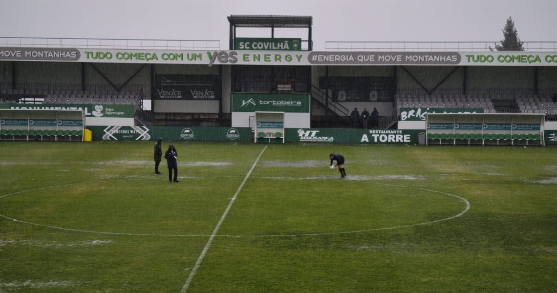 relvado encharcado (Filipe Pinto)