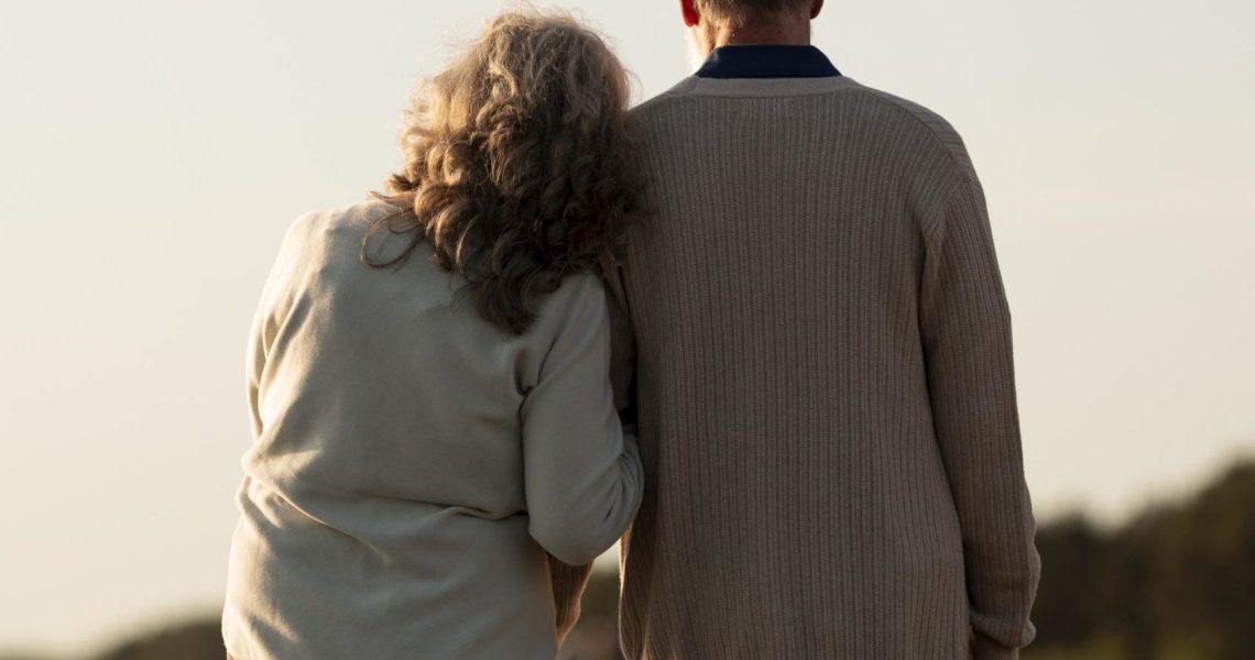 senior-couple-seaside-medium-shot